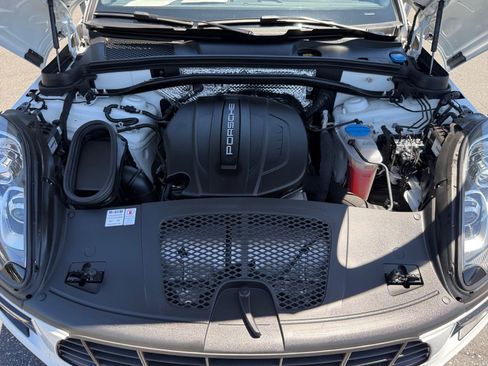 Used 2018 Porsche Macan AWD/4WD image 20