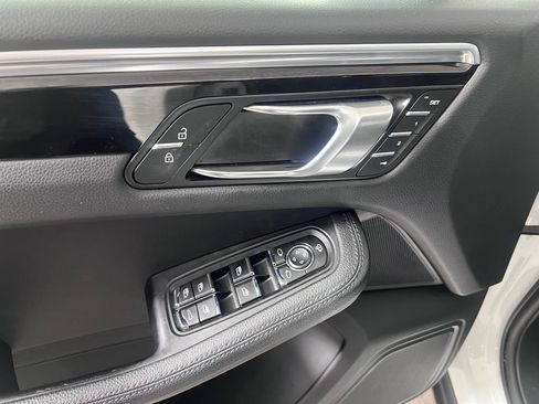 Certified 2023 Porsche Macan Turbo AWD/4WD image 27