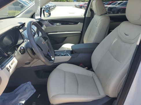 Used 2024 Cadillac XT6 Premium Luxury FWD image 22