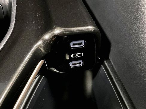 Used 2025 Toyota Crown Signia w/ Advanced Technology Package image 33