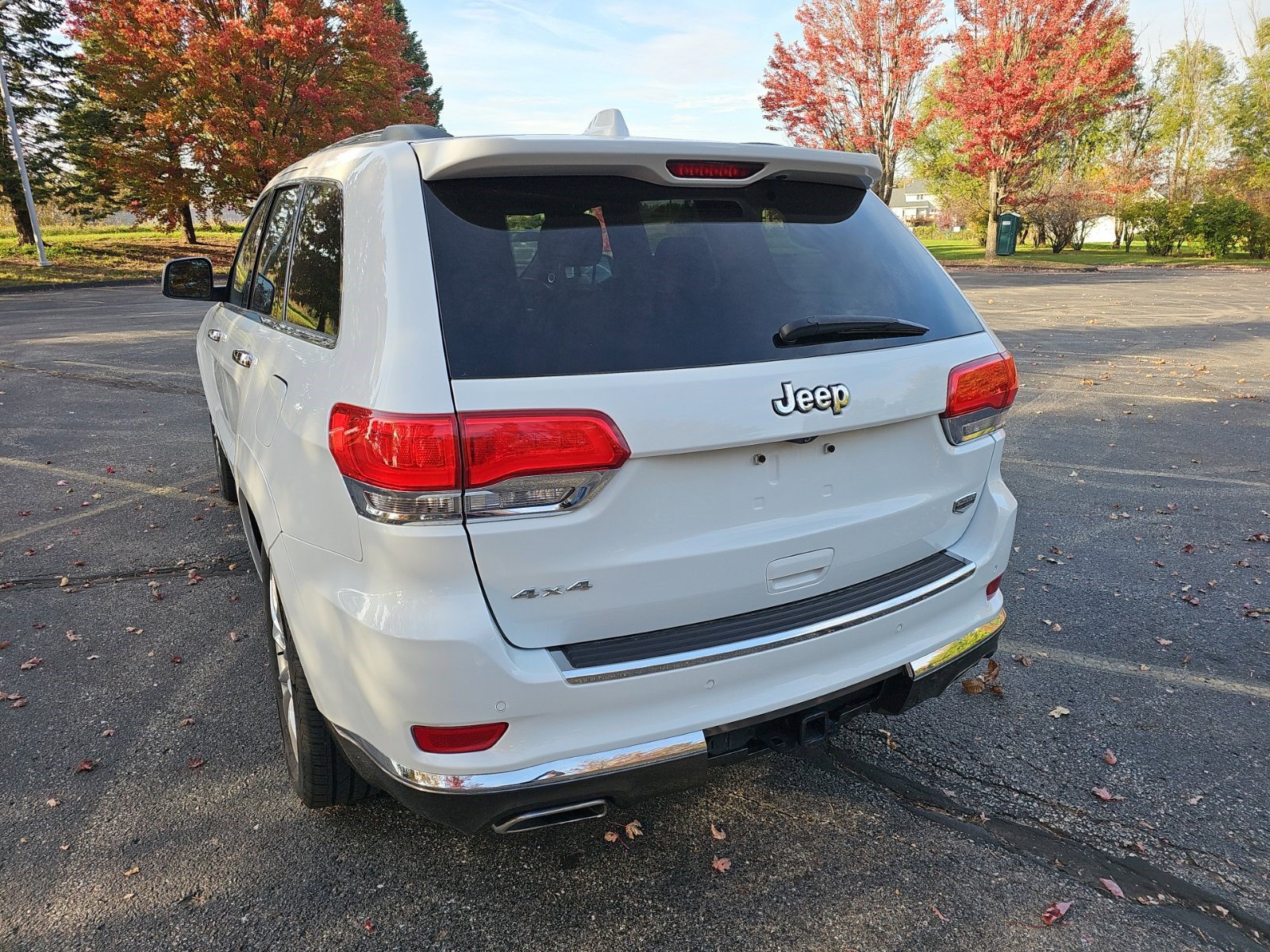 Used 2014 Jeep Grand Cherokee Summit AWD/4WD image 3