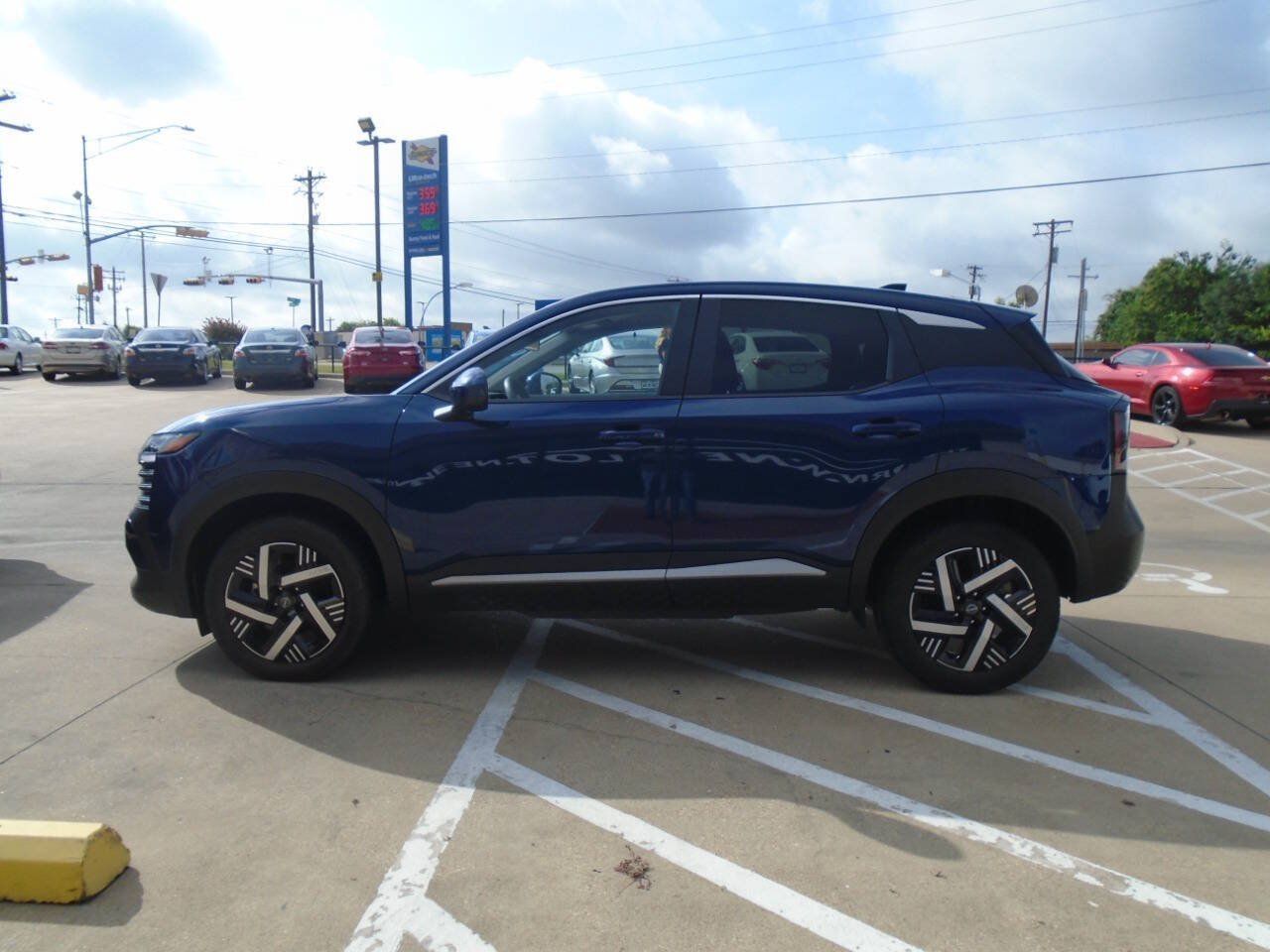 Used 2025 Nissan Kicks SV FWD image 4