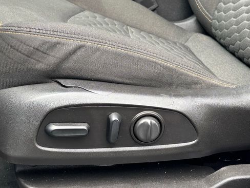 Used 2021 Chevrolet Equinox LT w/ Driver Convenience Package AWD/4WD image 8