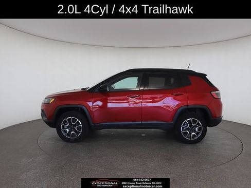 Used 2025 Jeep Compass Trailhawk AWD/4WD image 7