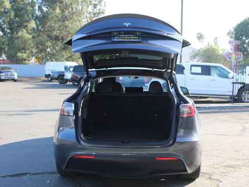 Used 2022 Tesla Model Y Performance AWD/4WD image 32