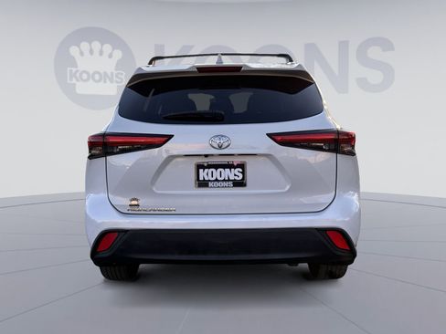 Used 2022 Toyota Highlander XLE image 5