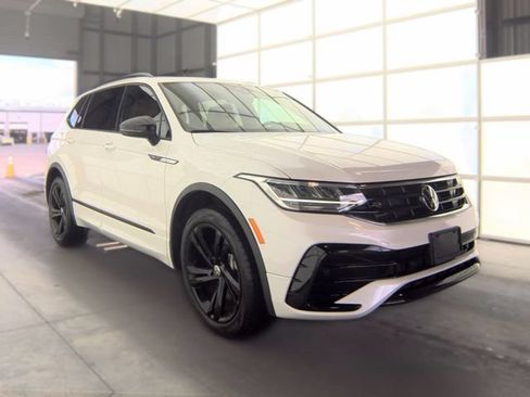 Used 2023 Volkswagen Tiguan SE R-Line FWD image 2