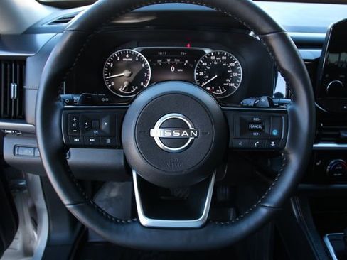 Used 2023 Nissan Pathfinder SL w/ Black Appearance Package image 17