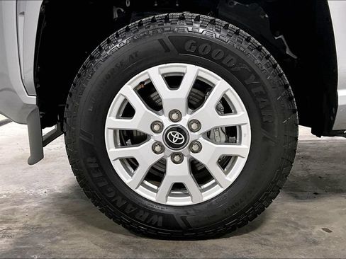 Used 2025 Toyota Tacoma SR5 AWD/4WD image 10