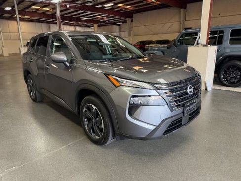 Used 2025 Nissan Rogue SV AWD/4WD image 7