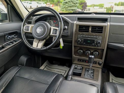 Used 2011 Jeep Liberty Limited w/ Chrome Accents Group AWD/4WD image 40