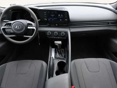 Used 2021 Hyundai Elantra SE FWD image 7