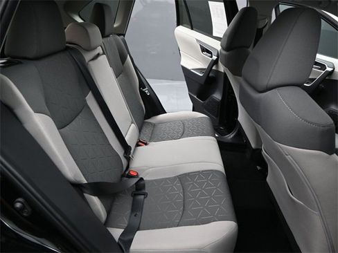 Used 2025 Toyota RAV4 XLE image 15