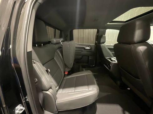Used 2023 GMC Sierra 1500 SLT AWD/4WD image 17