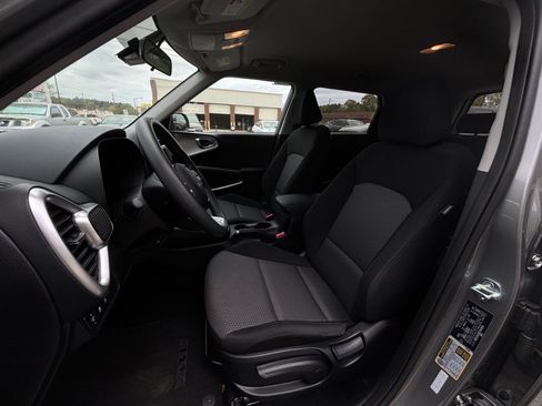 Used 2025 Kia Soul LX w/ LX Technology Package image 30