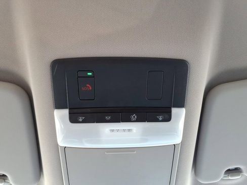 Used 2025 Nissan Rogue SV FWD image 25