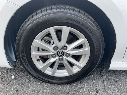 Used 2025 Toyota Camry LE image 29