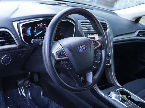Used 2019 Ford Fusion SE FWD image 38