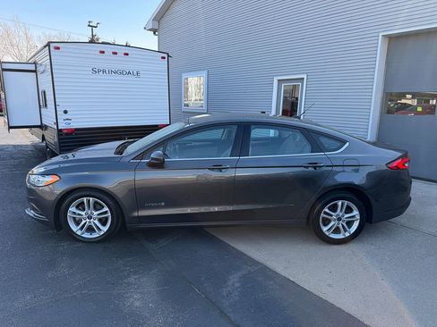 Used 2018 Ford Fusion S image 2