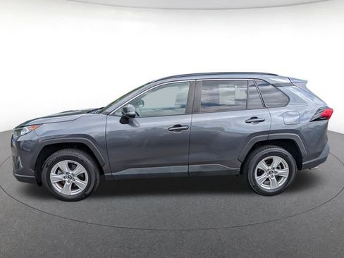Used 2021 Toyota RAV4 XLE w/ Convenience Package FWD image 3
