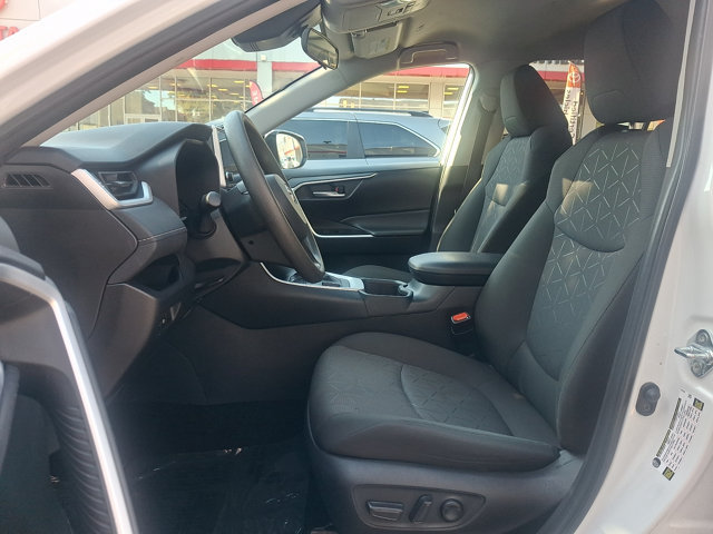 Used 2025 Toyota RAV4 XLE AWD/4WD image 14
