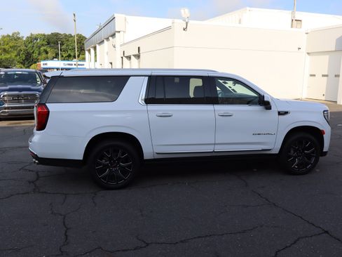 Used 2024 GMC Yukon XL Denali AWD/4WD image 22