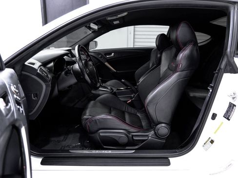 Used 2016 Hyundai Genesis Coupe 3.8 image 16