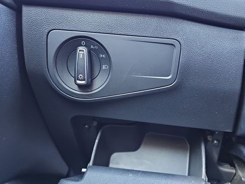 Used 2024 Volkswagen Tiguan SE image 21