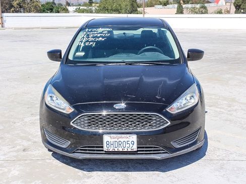 Used 2018 Ford Focus SE FWD image 2