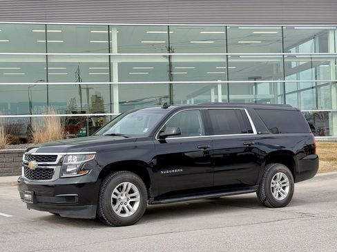 Used 2020 Chevrolet Suburban LT image 2