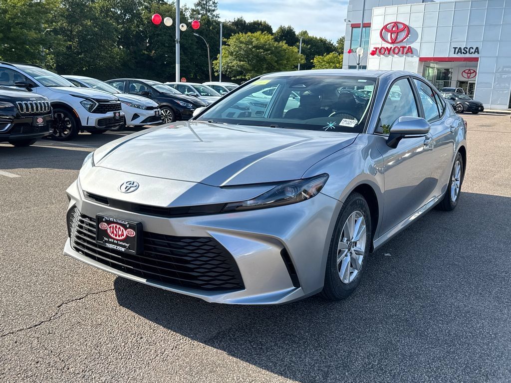 Used 2025 Toyota Camry LE FWD image 3