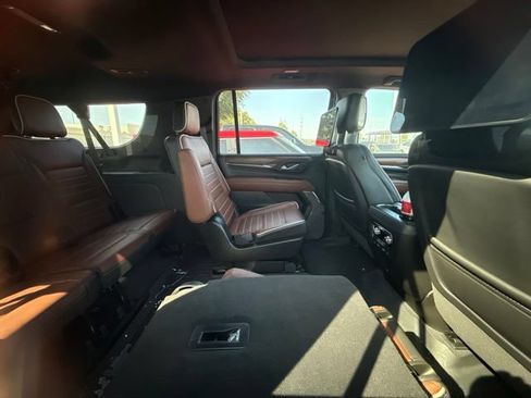 Used 2024 GMC Yukon XL Denali Ultimate AWD/4WD image 7