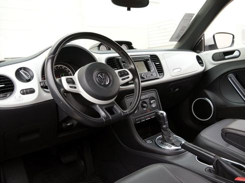 Used 2013 Volkswagen Beetle TDI FWD image 5