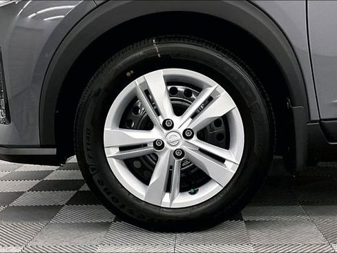 New 2025 Nissan Kicks Play S image 12