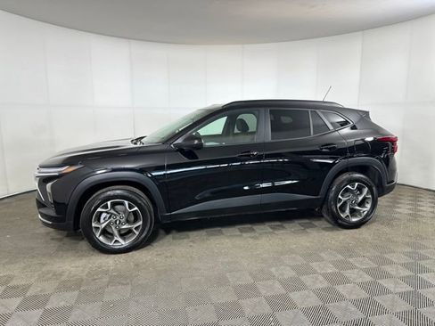 Used 2025 Chevrolet Trax LT w/ Driver Confidence Package image 6