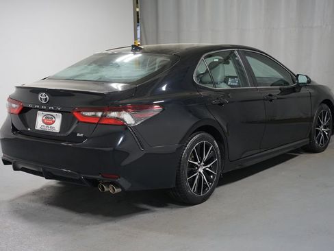 Used 2023 Toyota Camry SE image 8