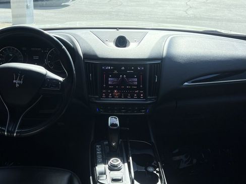 Used 2021 Maserati Levante image 19