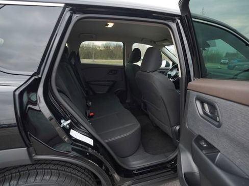 Used 2023 Nissan Rogue S image 53