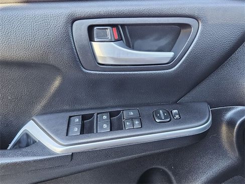 Used 2015 Toyota Camry LE image 26
