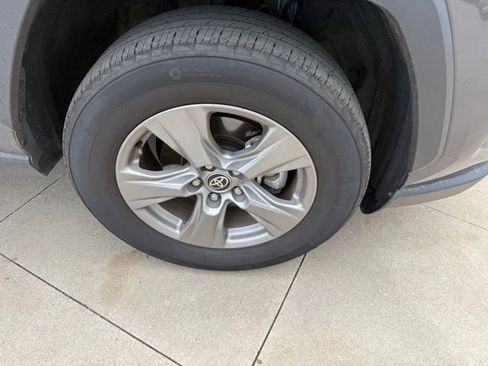 Used 2025 Toyota RAV4 XLE image 9