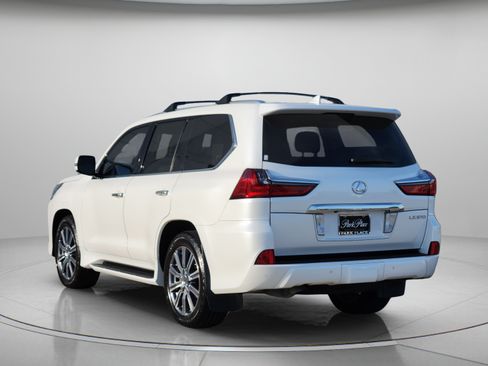 Used 2016 Lexus LX 570 4WD w/ Luxury Package image 3