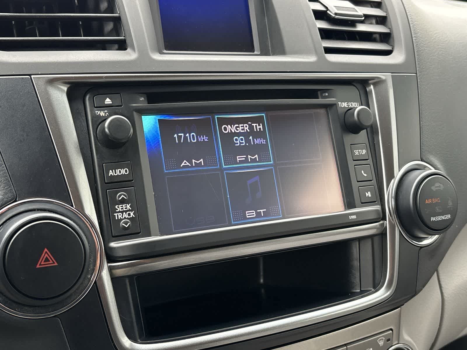 Used 2013 Toyota Highlander 4WD w/ Cold Weather Pkg image 21