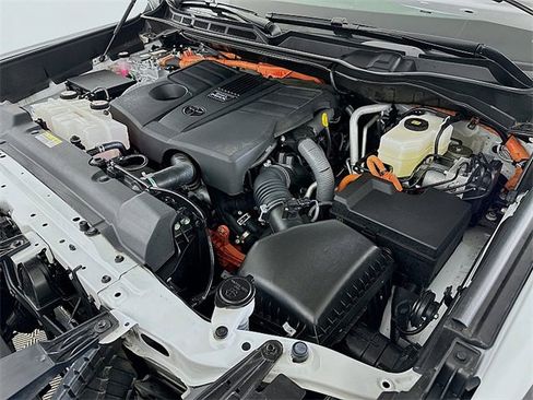 Used 2025 Toyota Sequoia Platinum image 32