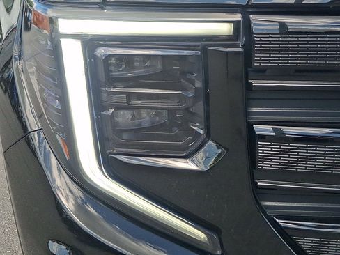 Used 2023 GMC Sierra 1500 Elevation AWD/4WD image 9