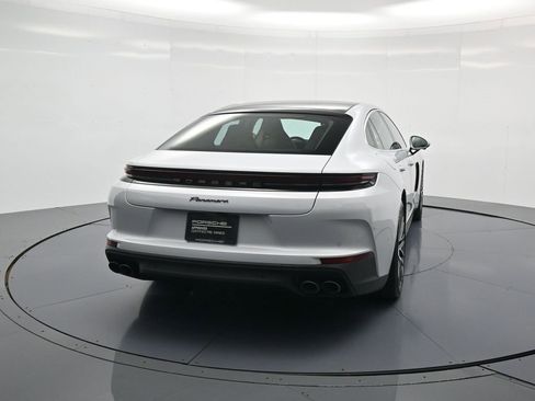 Used 2025 Porsche Panamera image 30