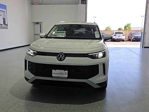 New 2026 Volkswagen Tiguan SE FWD image 4