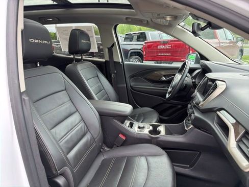 Used 2023 GMC Terrain Denali w/ Denali Premium Package AWD/4WD image 6
