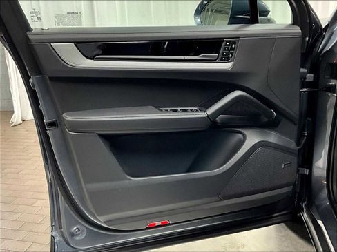 New 2026 Porsche Cayenne E-Hybrid AWD/4WD image 22