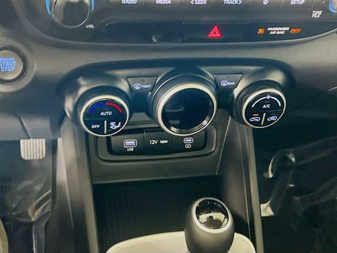 Certified 2025 Hyundai Venue SEL FWD image 15