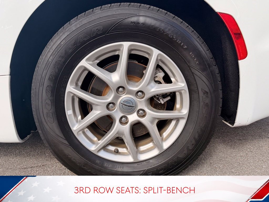 Used 2024 Chrysler Pacifica Touring FWD image 14